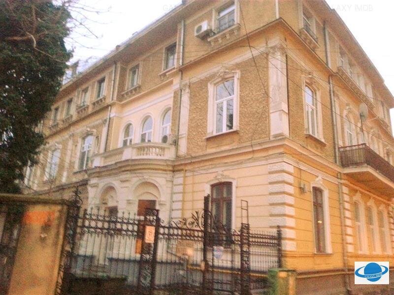 Ultracentral,